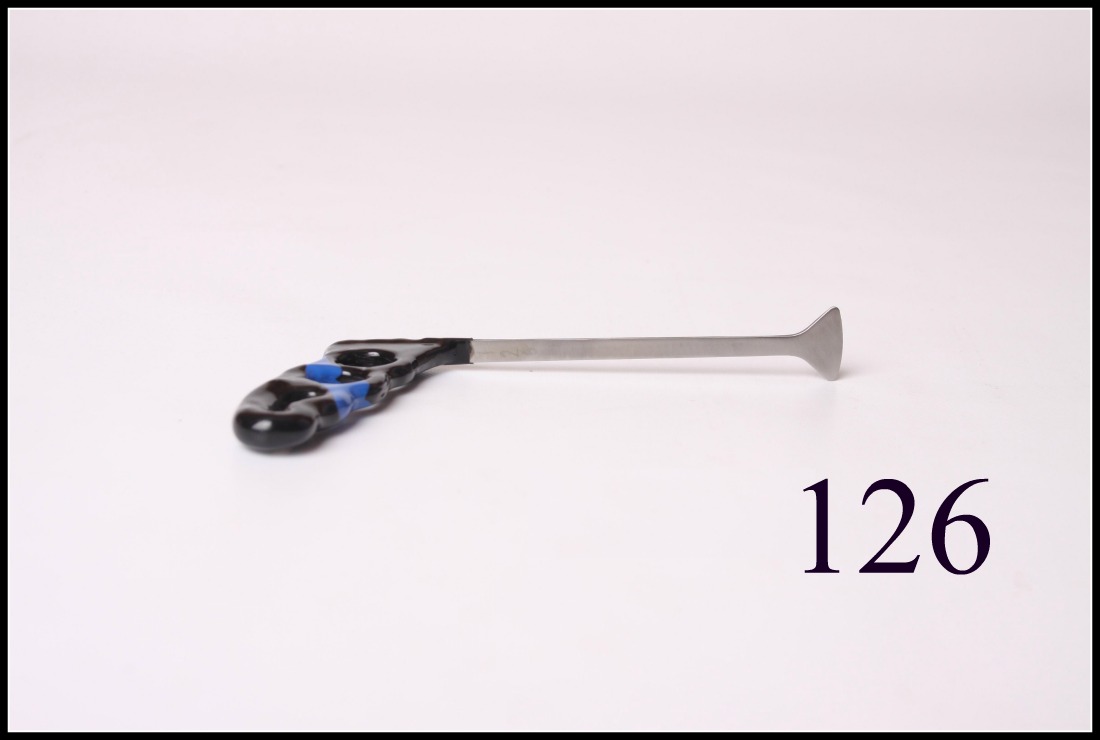 #126- 6″ Long Whale Tail with 1 3/8″ Spade