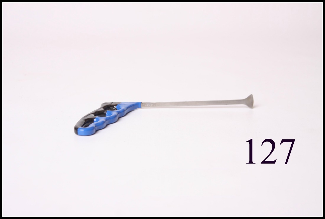 #127- 6″ Long Whale Tail with 3/4″ Spade