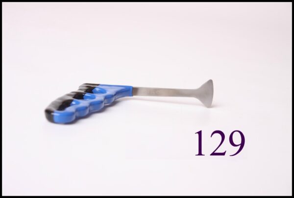 #129- 3.5″ Long Whale Tail with 1 1/8″ Spade