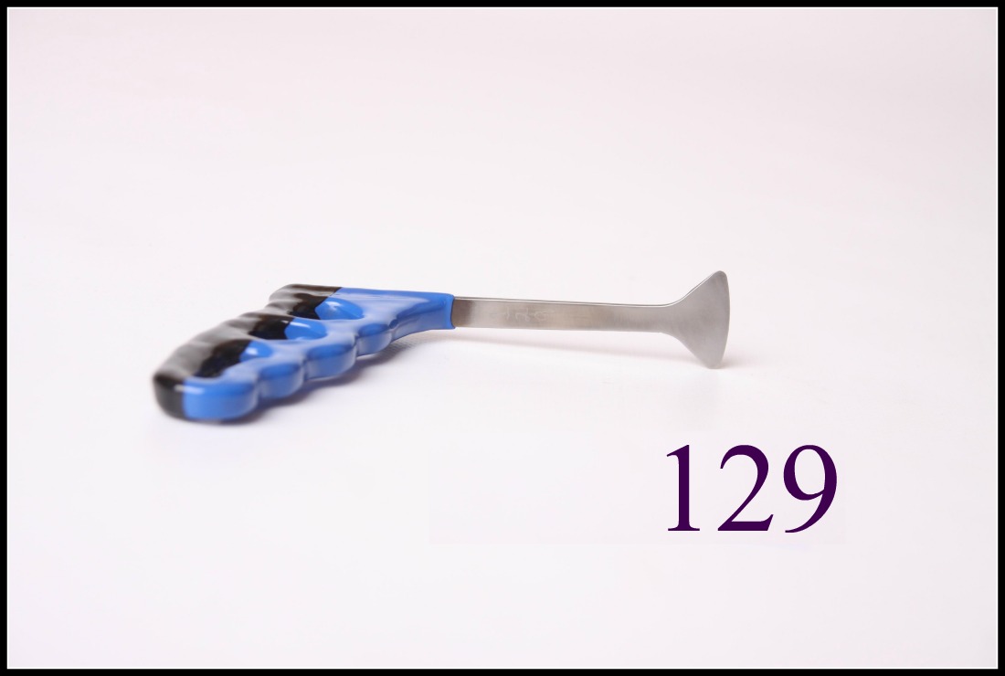 #129- 3.5″ Long Whale Tail with 1 1/8″ Spade