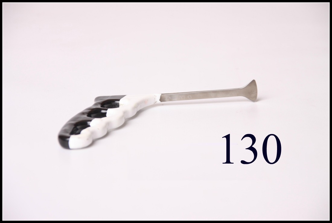 #130- 3.5″ Long Whale Tail with 3/4″ Spade